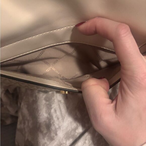 Michael Kors Cream and Gold Signature Logo magnetic pocket Crossbody - Picture 7 of 7